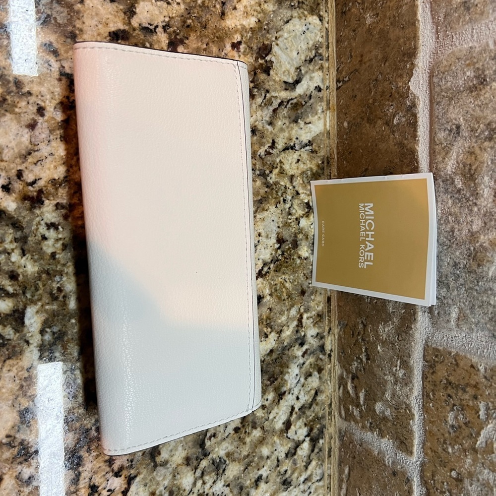 Michael Kors White Leather Clutch Wallet - Picture 3 of 6